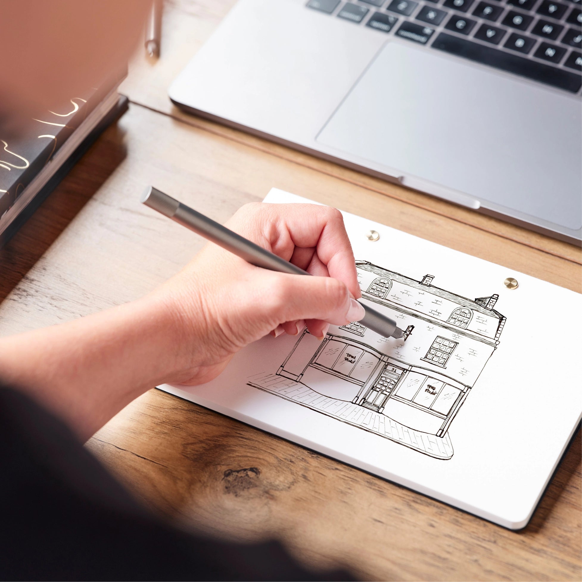 Tom's Studio Lumos Titanium