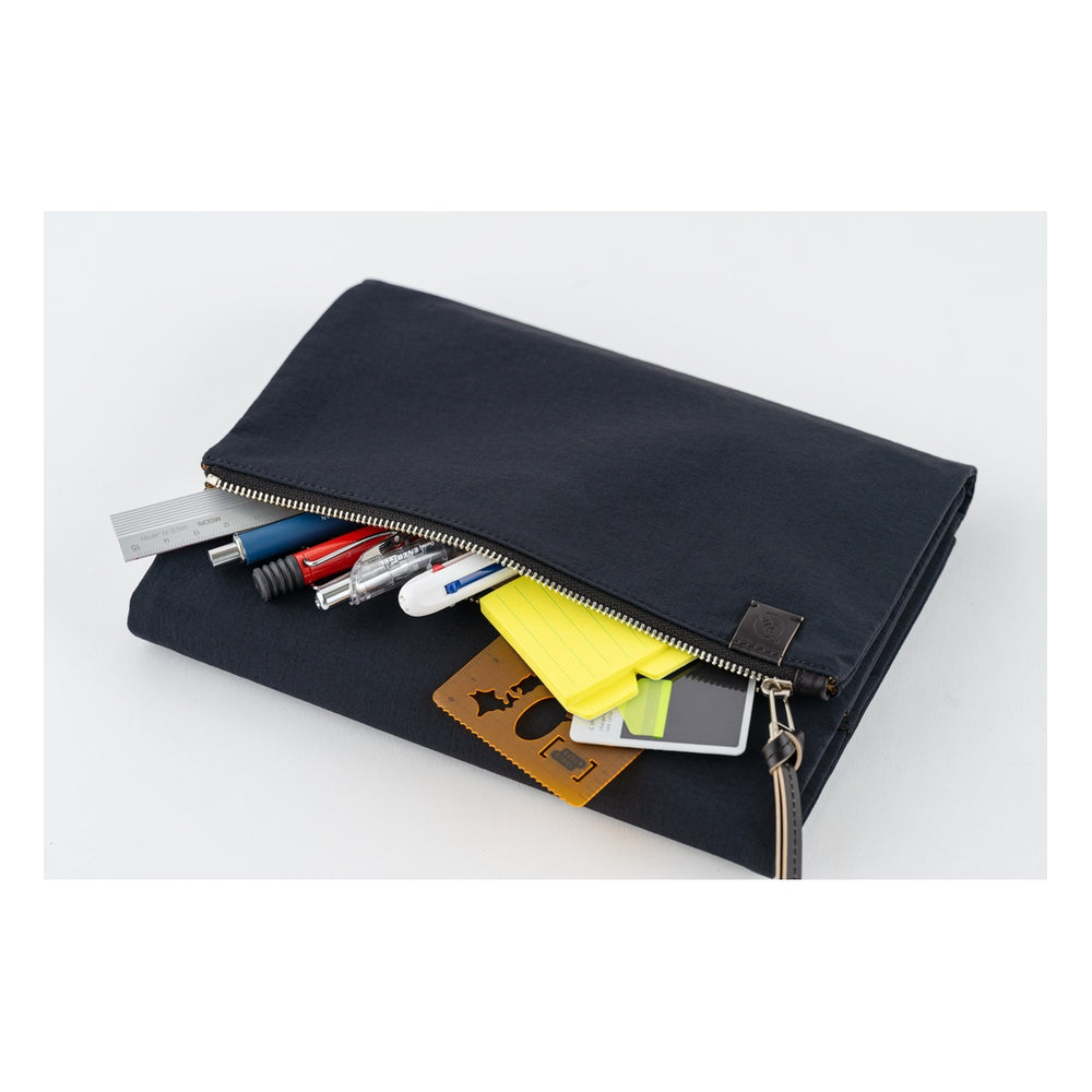 Hobonichi A5 Cousin Cover Tragen: Black