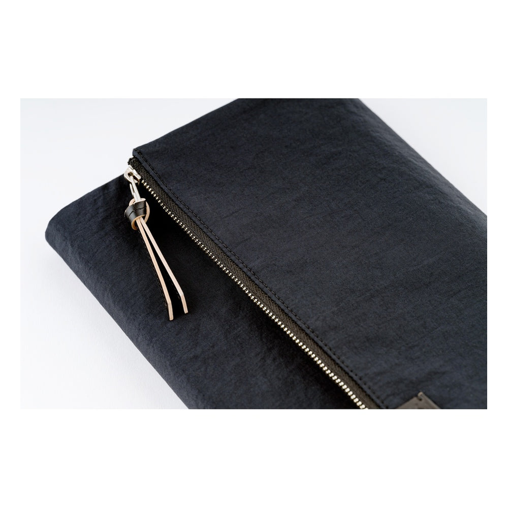 Hobonichi A5 Cousin Cover Tragen: Black